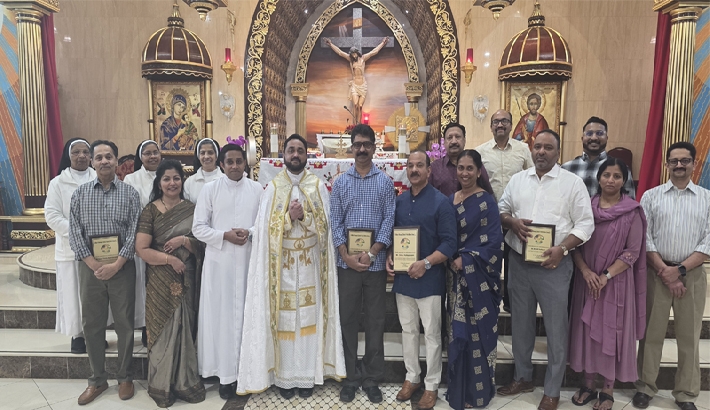 ഷിക്കാഗോ സെന്റ് മേരീസില് സ്ഥാനമൊഴിഞ്ഞ എക്സിക്യൂട്ടീവിന് ഇടവകയുടെ ആദരം ഷിക്കാഗോ സെന്റ് മേരീസില് സ്ഥാനമൊഴിഞ്ഞ എക്സിക്യൂട്ടീവിന് ഇടവകയുടെ ആദരം