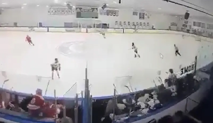 ഹൈസ്കൂള് ഹോക്കി ടൂര്ണമെന്റിനിടെ ഭാര്യയേയും മൂന്നുമക്കളേയും വെടിവെച്ചുകൊന്ന് ഭര്ത്താവ് ജീവനൊടുക്കി ഹൈസ്കൂള് ഹോക്കി ടൂര്ണമെന്റിനിടെ ഭാര്യയേയും മൂന്നുമക്കളേയും വെടിവെച്ചുകൊന്ന് ഭര്ത്താവ് ജീവനൊടുക്കി