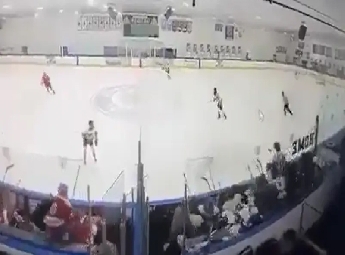 ഹൈസ്‌കൂള്‍ ഹോക്കി ടൂര്‍ണമെന്റിനിടെ ഭാര്യയേയും മൂന്നുമക്കളേയും വെടിവെച്ചുകൊന്ന് ഭര്‍ത്താവ് ജീവനൊടുക്കി