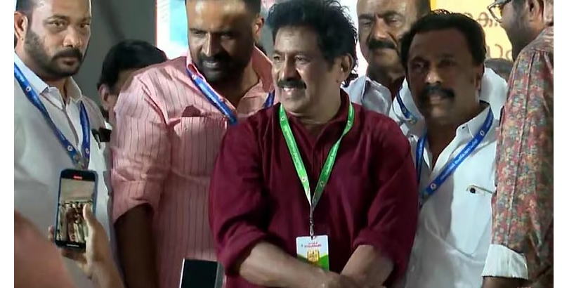 നടൻ പ്രേംകുമാർകോൺഗ്രസ്‌വേദിയിൽ; കഴക്കൂട്ടത്ത് സ്ഥാനാർഥിത്വം പരിഗണനയിൽ