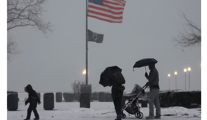 വടക്കുകിഴക്കൻ അമേരിക്കയെ ആശങ്കയിലാക്കി ഹിമപാതവും ശീതക്കാറ്റും; സ്ഥിതി ഇനിയും കടുക്കുമെന്ന് ന്യൂയോർക്ക് ഗവർണർ വടക്കുകിഴക്കൻ അമേരിക്കയെ ആശങ്കയിലാക്കി ഹിമപാതവും ശീതക്കാറ്റും; സ്ഥിതി ഇനിയും കടുക്കുമെന്ന് ന്യൂയോർക്ക് ഗവർണർ