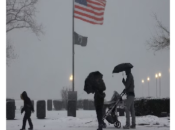വടക്കുകിഴക്കൻ അമേരിക്കയെ ആശങ്കയിലാക്കി ഹിമപാതവും ശീതക്കാറ്റും; സ്ഥിതി ഇനിയും കടുക്കുമെന്ന്  ന്യൂയോർക്ക് ഗവർണർ