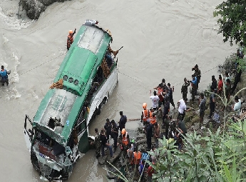 നേപ്പാളില്‍ ബസ് പുഴയിലേക്ക് മറിഞ്ഞ് 18 മരണം; 25 പേര്‍ക്ക് പരുക്ക്