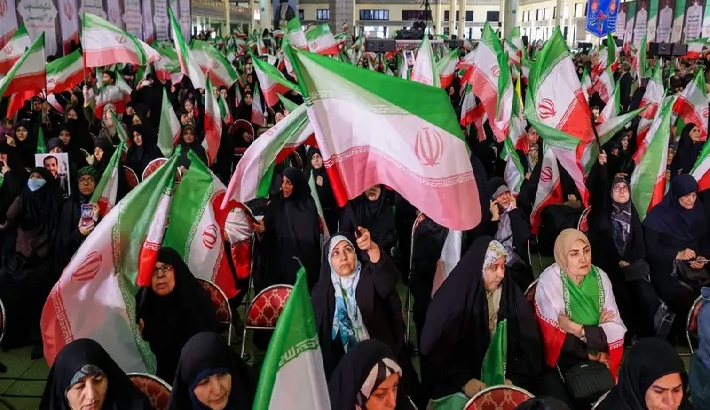 യു എസ് പ്രസിഡന്റ് പ്രവര്ത്തന ശേഷിയുള്ള വ്യക്തി; കാത്തിരുന്ന് കാണുക: ഇറാനിലെ മൊബൈലുകളില് സന്ദേശം യു എസ് പ്രസിഡന്റ് പ്രവര്ത്തന ശേഷിയുള്ള വ്യക്തി; കാത്തിരുന്ന് കാണുക: ഇറാനിലെ മൊബൈലുകളില് സന്ദേശം