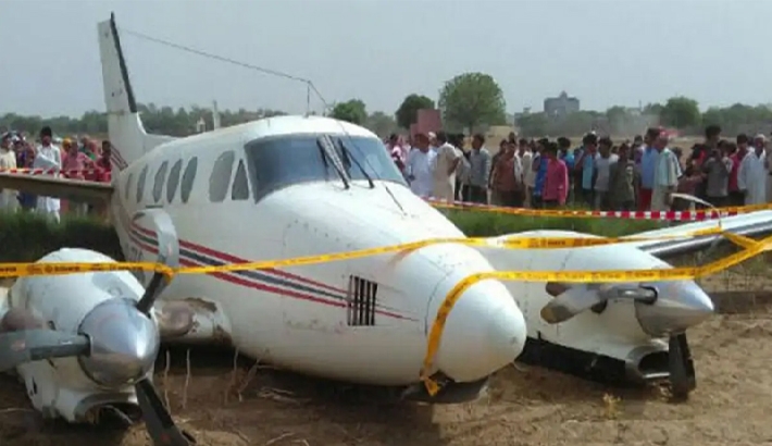 റാഞ്ചിയില് നിന്ന് ഡല്ഹിയിലേക്ക് പറന്ന എയര് ആംബുലന്സ് തകര്ന്നു വീണു റാഞ്ചിയില് നിന്ന് ഡല്ഹിയിലേക്ക് പറന്ന എയര് ആംബുലന്സ് തകര്ന്നു വീണു