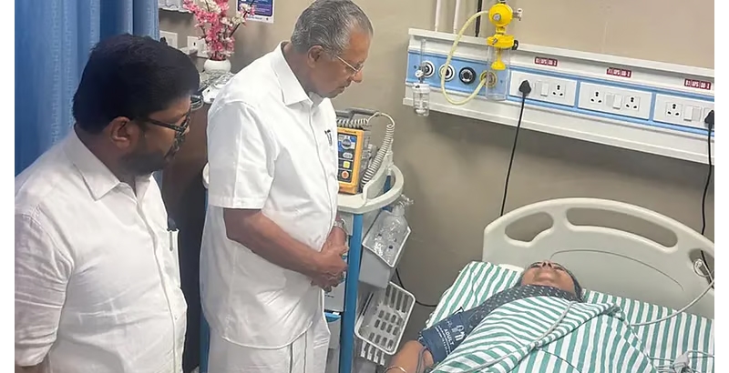 കെ എസ് യു പ്രതിഷേധത്തില്‍ ആരോഗ്യമന്ത്രി വീണാ ജോര്‍ജ്ജിന് പരിക്ക്; ഐ സി യുവില്‍ പ്രവേശിപ്പിച്ചു