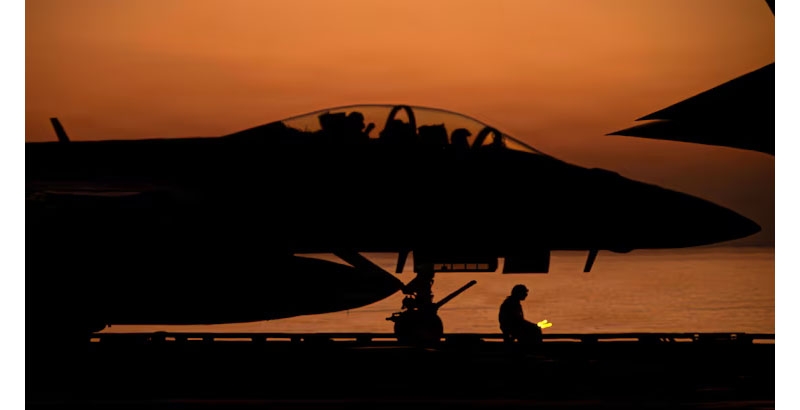 ഇറാനെതിരെ സൈനിക നീക്കം: ട്രംപിനെ ബ്രീഫ് ചെയ്ത് ബ്രാഡ് കൂപ്പർ; ആദ്യ ആക്രമണം ...