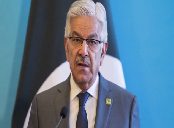 ഇന്ത്യയും അഫ്ഗാനിസ്ഥാനും ചേര്‍ന്ന് പാകിസ്ഥനെതിരെ നിഴല്‍ യുദ്ധം നടത്തുന്നെന്ന് പാക് പ്രതിരോധ മന്ത്രി