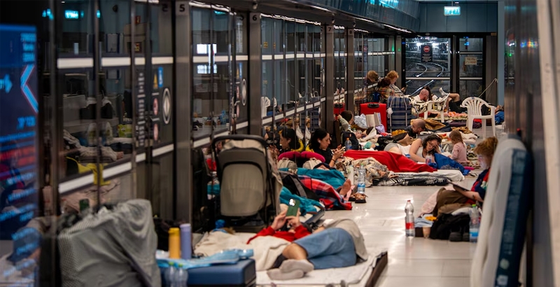 ഇസ്രായേലിനെതിരെ ഇറാന്; ഇ്സ്രായേലില് ബങ്കറുകളിലേക്ക് മാറാന് നിര്ദ്ദേശം