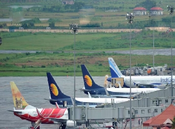 നെടുമ്പാശേരി വിമാനത്താവളത്തിൽ നിന്നുള്ള വിമാന സർവീസുകൾ കൂട്ടത്തോടെ റദ്ദാക്കി