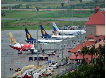 നെടുമ്പാശ്ശേരിയിൽ മുടങ്ങിയത് 75 സർവീസുകൾ; പ്രവാസികൾക്ക് ആശങ്ക