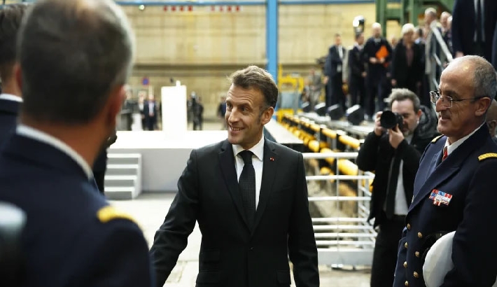 ഫ്രാൻസിന്റെ ആണവവിമാനവാഹക കപ്പൽ മധ്യധരണ്യസമുദ്രത്തിലേക്ക് മാറ്റാൻ ഉത്തരവിട്ട് പ്രസിഡന്റ് മാക്രോൺ ഫ്രാൻസിന്റെ ആണവവിമാനവാഹക കപ്പൽ മധ്യധരണ്യസമുദ്രത്തിലേക്ക് മാറ്റാൻ ഉത്തരവിട്ട് പ്രസിഡന്റ് മാക്രോൺ