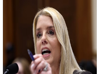 എപ്സ്റ്റീൻ കേസ്: പാം ബോണ്ടിയെ വിളിച്ചുവരുത്തി ചോദ്യം ചെയ്യാൻ തീരുമാനിച്ച് ഹൗസ് മേൽനോട്ട സമിതി