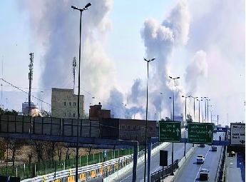 ഇറാൻ-അമേരിക്ക സംഘർഷം രൂക്ഷം:പേർഷ്യൻ ഗൾഫിൽ എണ്ണക്കപ്പലിന് മിസൈൽ ആക്രമണം