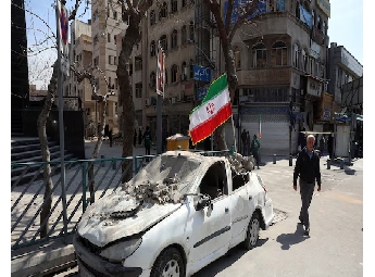 ഇറാനെതിരെ വൻ സൈനികാക്രമണം; ആയുധം വച്ചാൽ മാപ്പ്, ഇല്ലെങ്കിൽ ' മരണം ഉറപ്പ് '  ഇറാൻ സൈന്യത്തിന് ട്രംപിന്റെ മുന്നറിയിപ്പ്