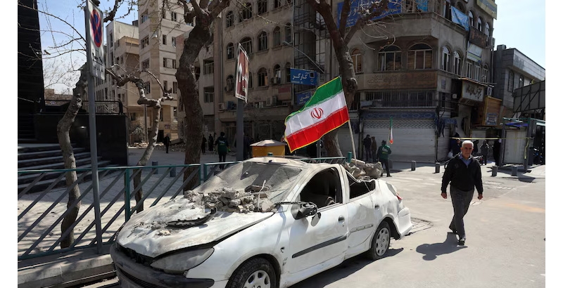 ഇറാനെതിരെ വൻ സൈനികാക്രമണം; ആയുധം വച്ചാൽ മാപ്പ്, ഇല്ലെങ്കിൽ ' മരണം ഉറപ്പ് '  ഇറാൻ സൈന്യത്തിന് ട്രംപിന്റെ മുന്നറിയിപ്പ്