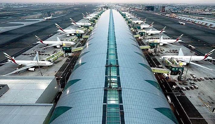 താത്ക്കാലികമായി പ്രവര്‍ത്തനം നിര്‍ത്തിവെച്ച ദുബൈ വിമാനത്താവളം ഭാഗികമായി സര്‍വീസുകള്‍ ആരംഭിച്ചു