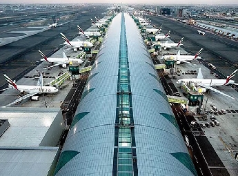 താത്ക്കാലികമായി പ്രവര്‍ത്തനം നിര്‍ത്തിവെച്ച ദുബൈ വിമാനത്താവളം ഭാഗികമായി സര്‍വീസുകള്‍ ആരംഭിച്ചു