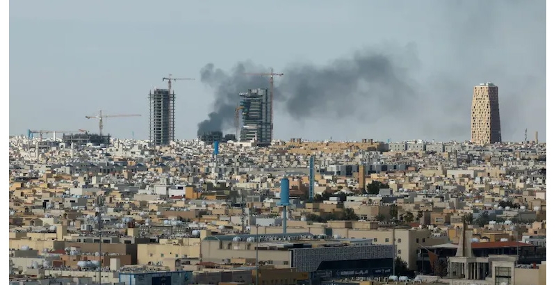 അൽഖർജിലെ മിസൈൽ ആക്രമണം: ഇന്ത്യൻ പൗരൻ മരിച്ചെന്ന വാർത്ത തിരുത്തി എംബസി; ഒരാൾ...