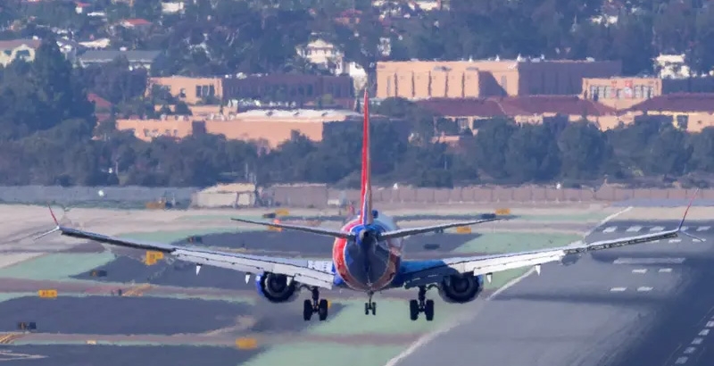 ഇറാൻ സംഘർഷം: ഗൾഫ് വിമാനയാത്ര താറുമാറായി; കോടിക്കണക്കിന് യാത്രക്കാർക്കും പ്ര...