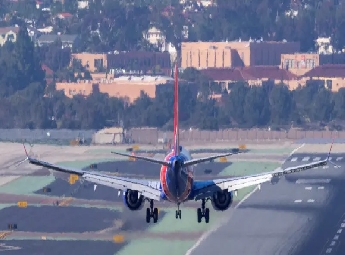 ഇറാൻ സംഘർഷം: ഗൾഫ് വിമാനയാത്ര താറുമാറായി; കോടിക്കണക്കിന് യാത്രക്കാർക്കും പ്രവാസി പണമാറ്റത്തിനും തിരിച്ചടി