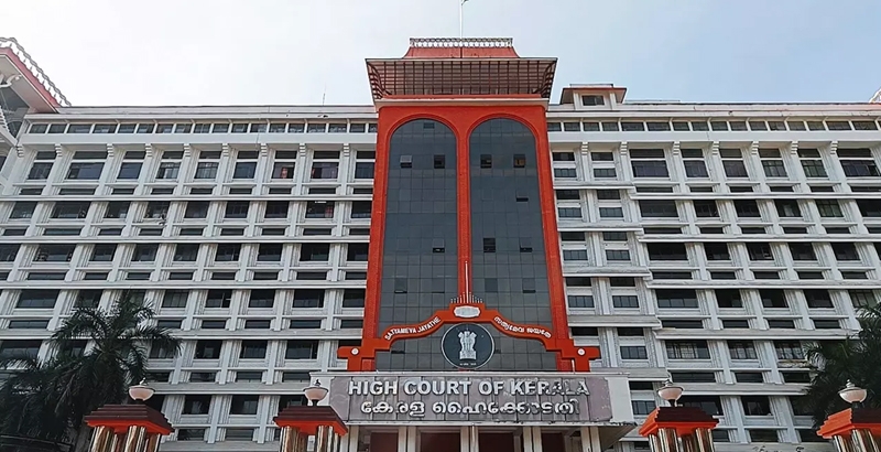 സ്വകാര്യ ആശുപത്രി നഴ്‌സുമാരുടെ സമരം നിര്‍ത്തിവെക്കാന്‍ ഹൈക്കോടതി ഉത്തരവ്