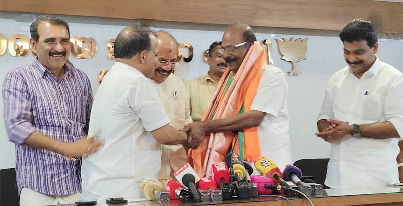 സിപിഐ പുറത്താക്കിയ  സി.സി. മുകുന്ദൻ എംഎൽഎ ബിജെപിയിൽ ചേർന്നു