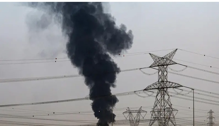 യുഎഇ അടച്ച വ്യോമപാത തുറന്നു; വീണ്ടും വിമാന സർവീസുകൾ; ഇറാഖിലെ അമേരിക്കൻ എംബസിക്ക് സമീപം ഡ്രോൺ ആക്രമണം യുഎഇ അടച്ച വ്യോമപാത തുറന്നു; വീണ്ടും വിമാന സർവീസുകൾ; ഇറാഖിലെ അമേരിക്കൻ എംബസിക്ക് സമീപം ഡ്രോൺ ആക്രമണം