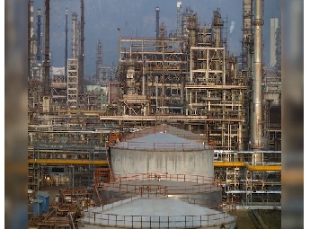 ഇറാൻ യുദ്ധം: ഇന്ധന സുരക്ഷയ്ക്ക് ജാഗ്രതാ നിർദേശം; 90 ദിവസത്തെ എണ്ണ ശേഖരം ഉറപ...