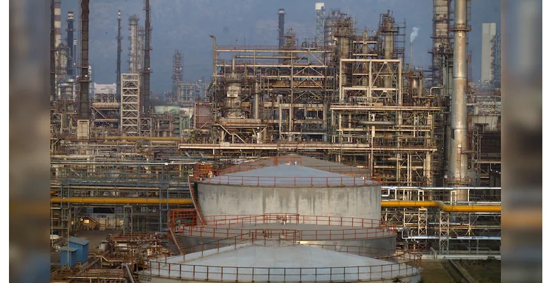 ഇറാൻ യുദ്ധം: ഇന്ധന സുരക്ഷയ്ക്ക് ജാഗ്രതാ നിർദേശം; 90 ദിവസത്തെ എണ്ണ ശേഖരം ഉറപ്പാക്കണമെന്ന് പാർലമെന്ററി സമിതി