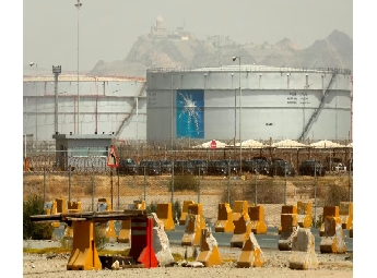 ഇറാൻ യുദ്ധം നീണ്ടാൽ എണ്ണവില ബാരലിന് 180 ഡോളർ കടക്കും: മുന്നറിയിപ്പുമായി സൗദി അറേബ്യ