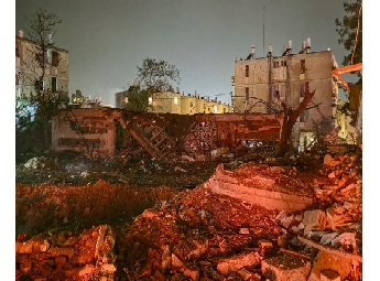 അരാദിൽ ഇറാൻ മിസൈൽ ആക്രമണം; 88 പേര്‍ക്ക് പരിക്ക്‌; 48 മണിക്കൂറിനകം ഹോർമുസ് കടലിടുക്ക് തുറക്കണമെന്ന് ട്രംപിന്റെ അന്ത്യശാസനം