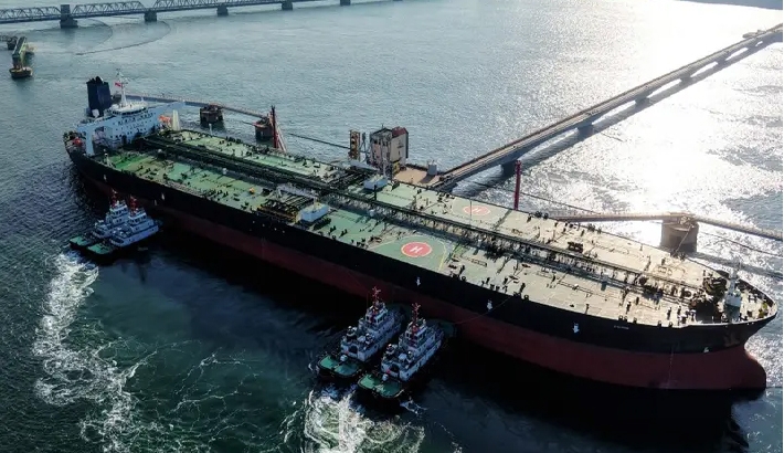 ഹോര്‍മുസ് വഴി സഞ്ചരിക്കുന്ന വ്യാപാര കപ്പലുകള്‍ക്ക് ഇറാന്‍ ട്രാന്‍സിറ്റ് ഫീസ് ഈടാക്കുന്നതായി റിപ്പോര്‍ട്ട്