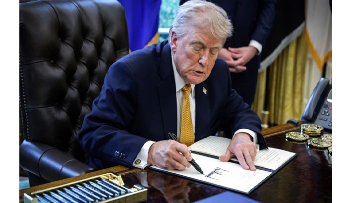 ട്രംപിന്റെ ഒപ്പ് യുഎസ് ഡോളറിൽ; ചരിത്രത്തിൽ ആദ്യമായി അധികാരത്തിലുള്ള പ്രസിഡന്റിന്റെ പേര് കറൻസിയിൽ