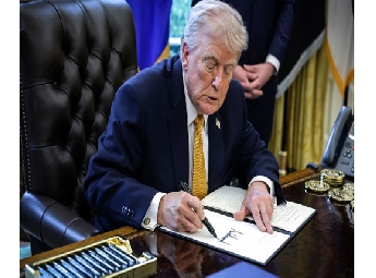 ട്രംപിന്റെ ഒപ്പ് യുഎസ് ഡോളറിൽ; ചരിത്രത്തിൽ ആദ്യമായി അധികാരത്തിലുള്ള പ്രസിഡന്റിന്റെ പേര് കറൻസിയിൽ