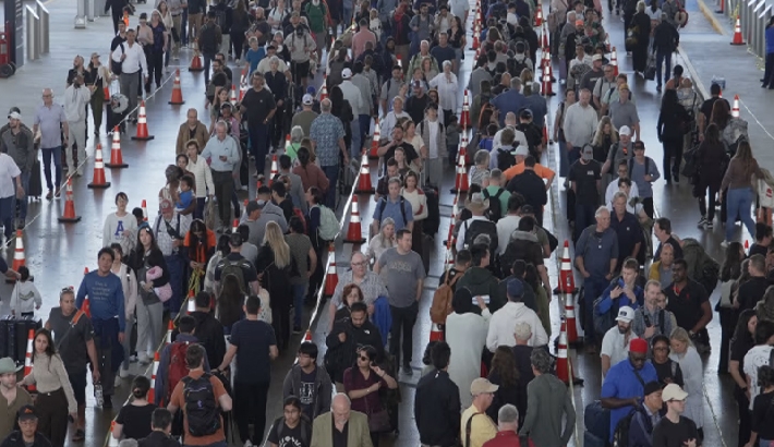 ആഭ്യന്തര സുരക്ഷാ വകുപ്പിന് ധനസഹായം അനുവദിച്ച് സെനറ്റ് വോട്ട് ചെയ്തു; വിമാനത്താവളത്തിലെ നീണ്ട നിരയ്ക്ക് അറുതിയാകും ആഭ്യന്തര സുരക്ഷാ വകുപ്പിന് ധനസഹായം അനുവദിച്ച് സെനറ്റ് വോട്ട് ചെയ്തു; വിമാനത്താവളത്തിലെ നീണ്ട നിരയ്ക്ക് അറുതിയാകും