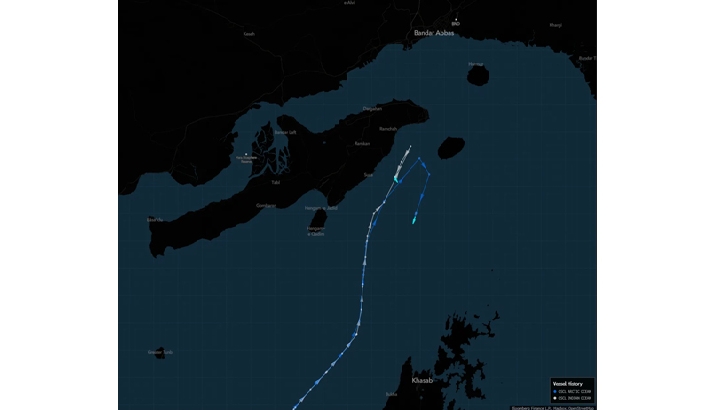 രണ്ട് ചൈനീസ് കണ്ടയ്നര് കപ്പലുകള് ഹോര്മുസില് നിന്ന് തിരിച്ചുവിട്ടു രണ്ട് ചൈനീസ് കണ്ടയ്നര് കപ്പലുകള് ഹോര്മുസില് നിന്ന് തിരിച്ചുവിട്ടു