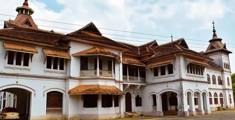 കവടിയാര്‍ കൊട്ടാരത്തിലെ മോഷണം; രാജകുടുംബം അന്വേഷണവുമായി സഹകരിക്കുന്നില്ലെന്ന് പൊലീസ്