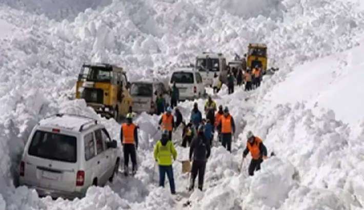 സോജില പാസില് ഹിമപാതം: ഏഴ് പേര് മരിച്ചു; നിരവധി പേര്ക്ക് പരിക്ക് സോജില പാസില് ഹിമപാതം: ഏഴ് പേര് മരിച്ചു; നിരവധി പേര്ക്ക് പരിക്ക്
