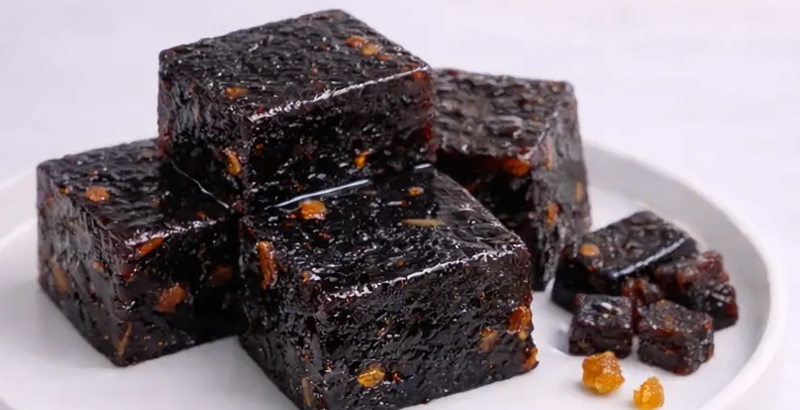 ഹല്‍വ വേണോ? വോട്ട് ചെയ്യണം: കന്നി വോട്ടര്‍ക്ക് തെരഞ്ഞെടുപ്പ് 'മധുരിക്കും';