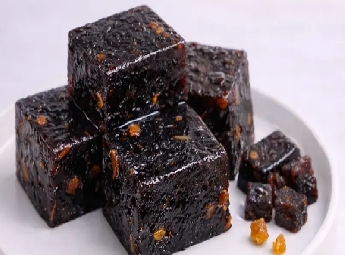 ഹല്‍വ വേണോ? വോട്ട് ചെയ്യണം: കന്നി വോട്ടര്‍ക്ക് തെരഞ്ഞെടുപ്പ് 'മധുരിക്കും';