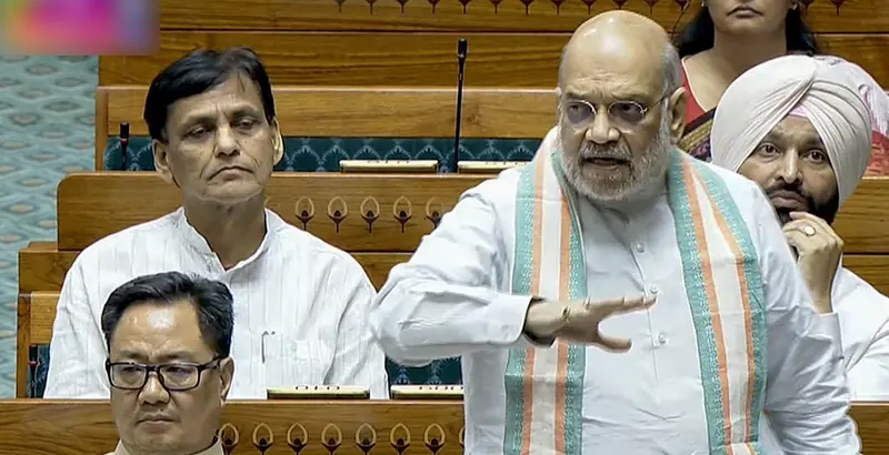 ഇന്ത്യയില്‍ നക്‌സലിസം വ്യാപിച്ചതിന് കാരണം ഇന്ദിരാഗാന്ധിയുടെ നിലപാടെന്ന് അമിത് ഷാ