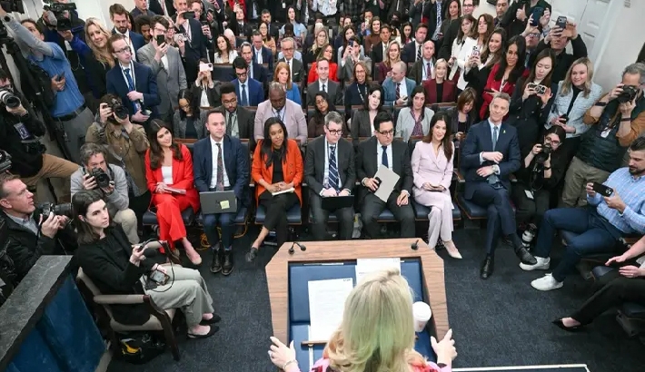 ഇറാനിലെ യു എസ് പ്രവര്ത്തനങ്ങള് വിജയകരമായി പുരോഗമിക്കുന്നതായി ലീവിറ്റ് ഇറാനിലെ യു എസ് പ്രവര്ത്തനങ്ങള് വിജയകരമായി പുരോഗമിക്കുന്നതായി ലീവിറ്റ്