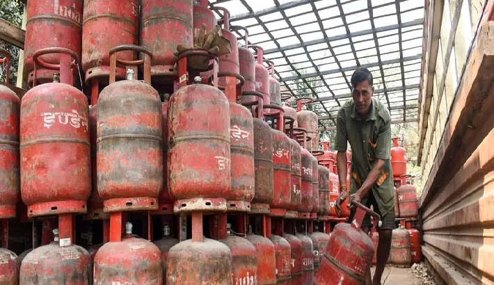 വാണിജ്യ എൽപിജി വില വീണ്ടും കൂട്ടി: 19 കിലോ സിലിണ്ടറിന് 195.50രൂപ വർധന വാണിജ്യ എൽപിജി വില വീണ്ടും കൂട്ടി: 19 കിലോ സിലിണ്ടറിന് 195.50രൂപ വർധന