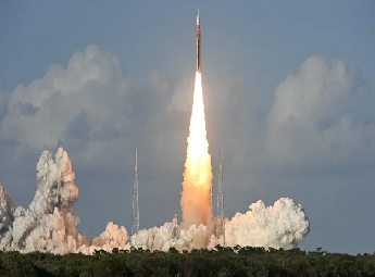 ചന്ദ്രയാത്രയ്ക്ക് മനുഷ്യൻ വീണ്ടും: ആർട്ടെമിസ് II വിക്ഷേപണം ചരിത്ര നിമിഷം