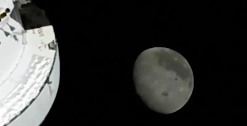 ചന്ദ്രനെ ചുറ്റിയ ഓറിയൺ മടങ്ങുന്നു; 40 മിനിറ്റ് ബ്ലാക്കൗട്ടിന് ശേഷം വീണ്ടും ...