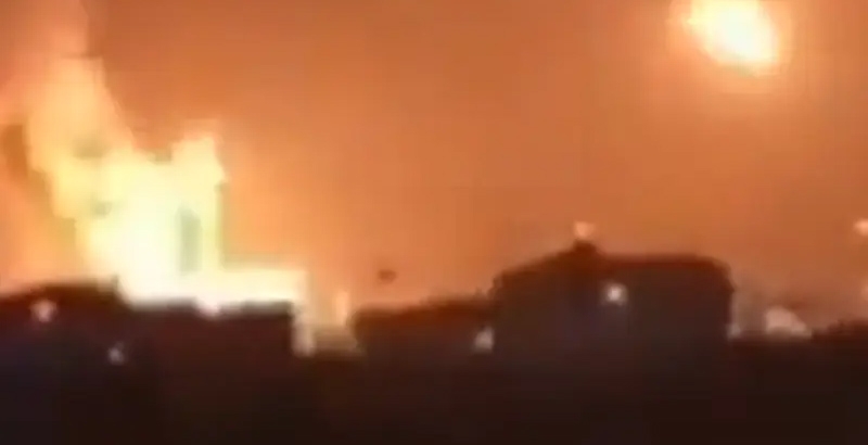 സൗദിയിലെ അൽ ജുബൈൽ വ്യവസായ മേഖലയിൽ തീപിടിത്തം; ഇറാൻ മിസൈൽ ആക്രമണം,  7 മിസൈലുകൾ പ്രതിരോധിച്ചു തകർത്തു