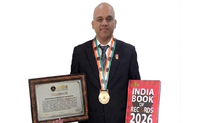 മലയാള ഗാനം 101 ട്യൂണില് അവതരിപ്പിച്ച് ലോക റെക്കോര്ഡ് നേടി തിരുവല്ലക്കാരന് ജോളി സാമുവേല് മലയാള ഗാനം 101 ട്യൂണില് അവതരിപ്പിച്ച് ലോക റെക്കോര്ഡ് നേടി തിരുവല്ലക്കാരന് ജോളി സാമുവേല്