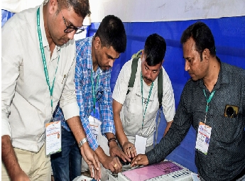 കേരളത്തിനൊപ്പം അസമിലും പുതുച്ചേരിയിലും വോട്ടെടുപ്പ്