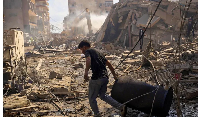 ലെബനോണിൽ ഇസ്രായേൽ വ്യോമാക്രമണം ശക്തം: 20 മരണം, സമാധാന ചർച്ചകൾക്ക് ഭീഷണി ലെബനോണിൽ ഇസ്രായേൽ വ്യോമാക്രമണം ശക്തം: 20 മരണം, സമാധാന ചർച്ചകൾക്ക് ഭീഷണി